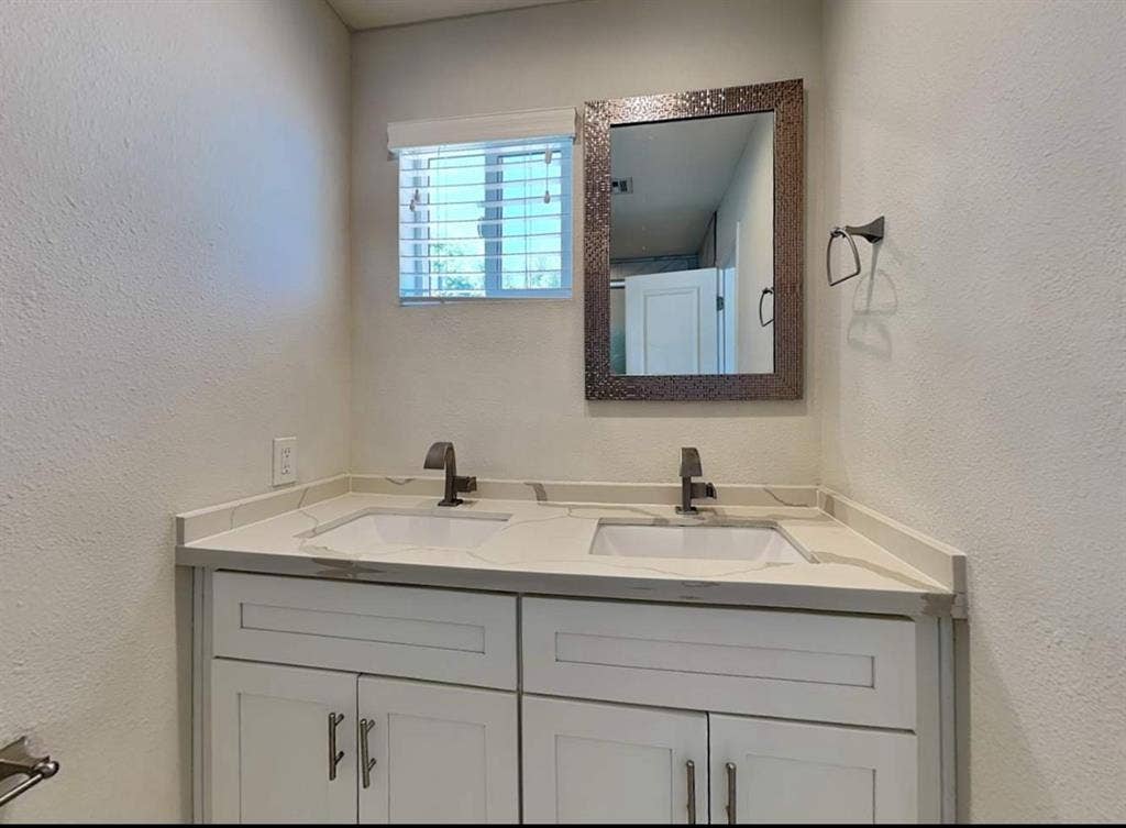 4 bedroom beautiful house for rent