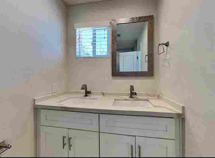 4 bedroom beautiful house for rent