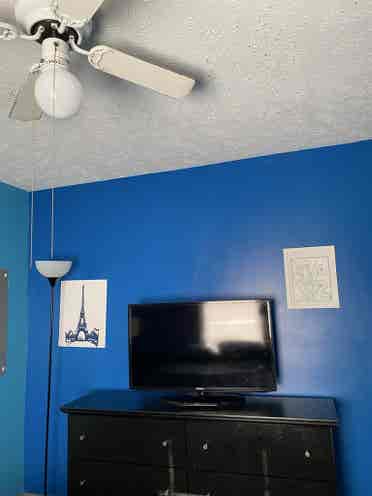 Nice private bedroom available now
