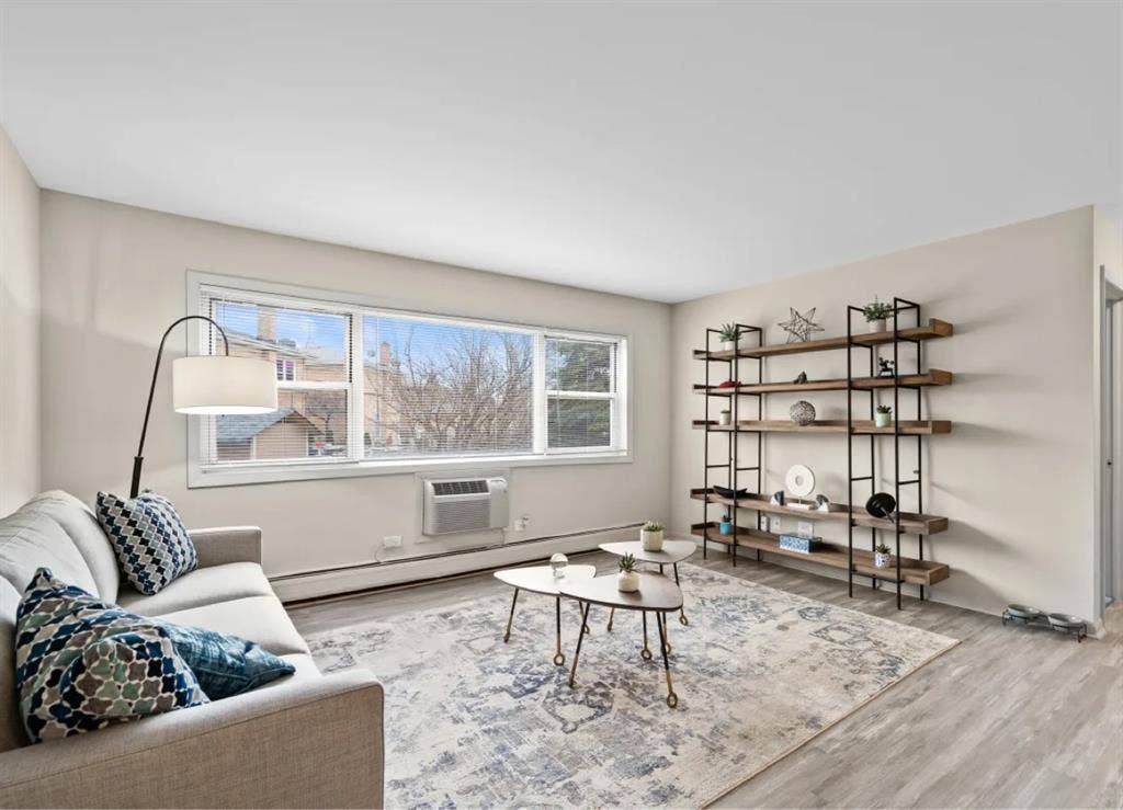 Looking for a Female Roommate