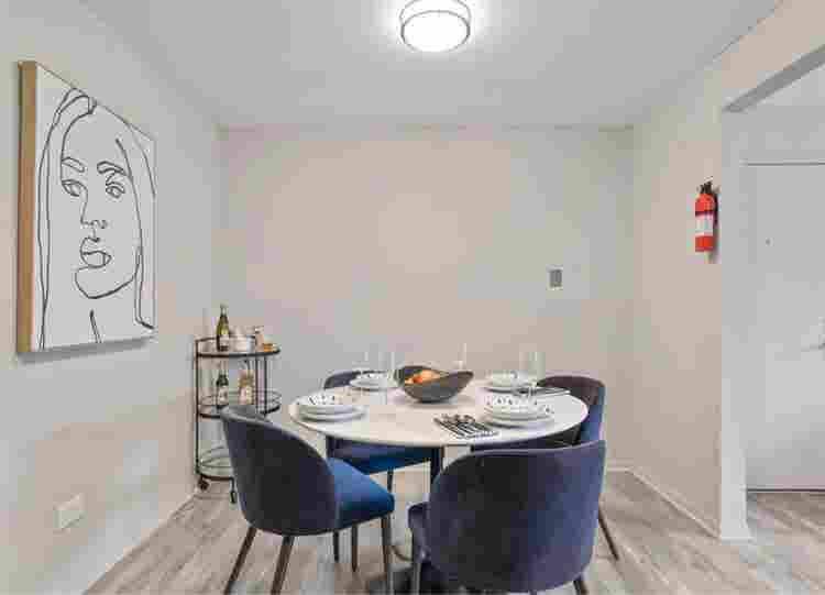 Looking for a Female Roommate