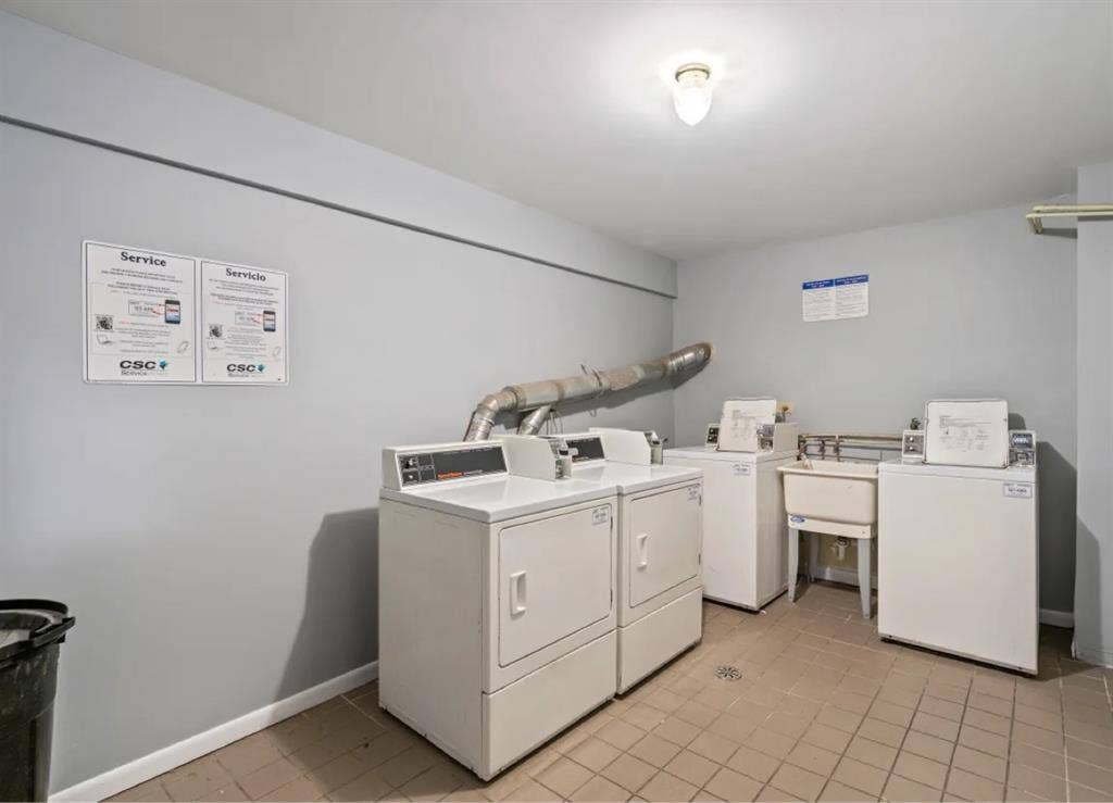 Looking for a Female Roommate