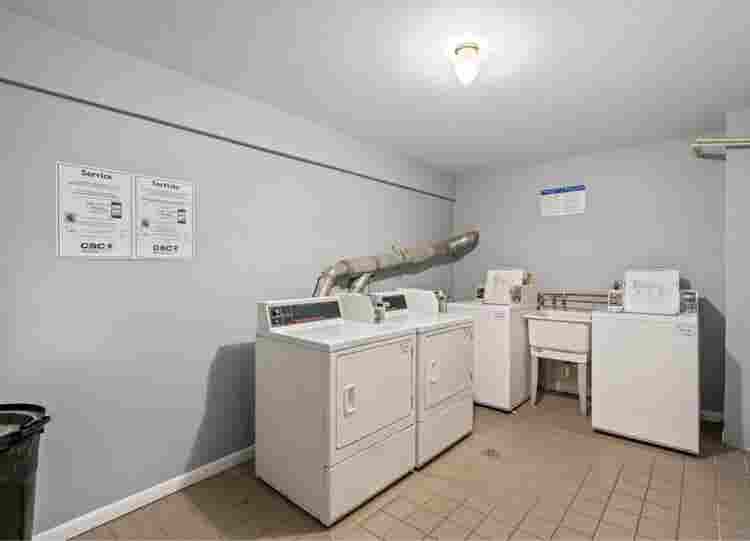 Looking for a Female Roommate