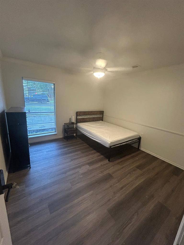 Room in beautiful house in Converse