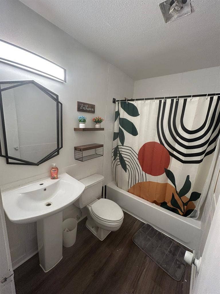 Room in beautiful house in Converse