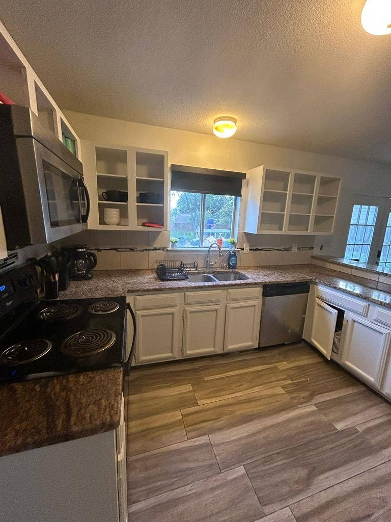 Room in beautiful house in Converse