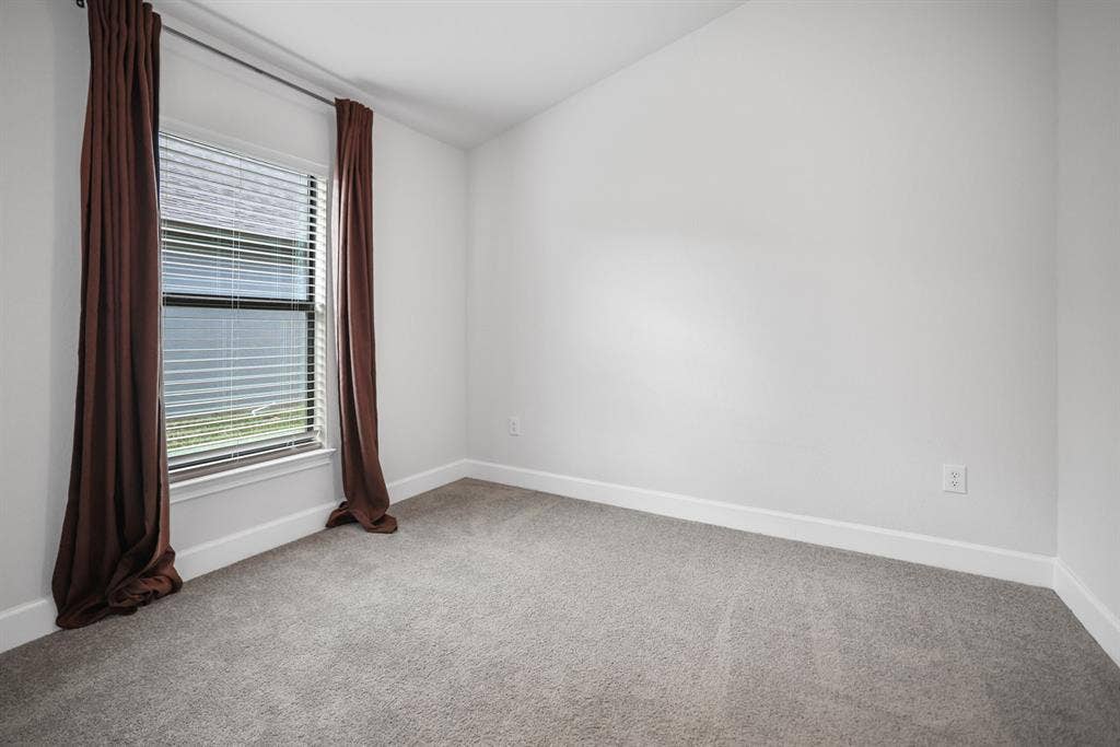 Room and Office for Rent