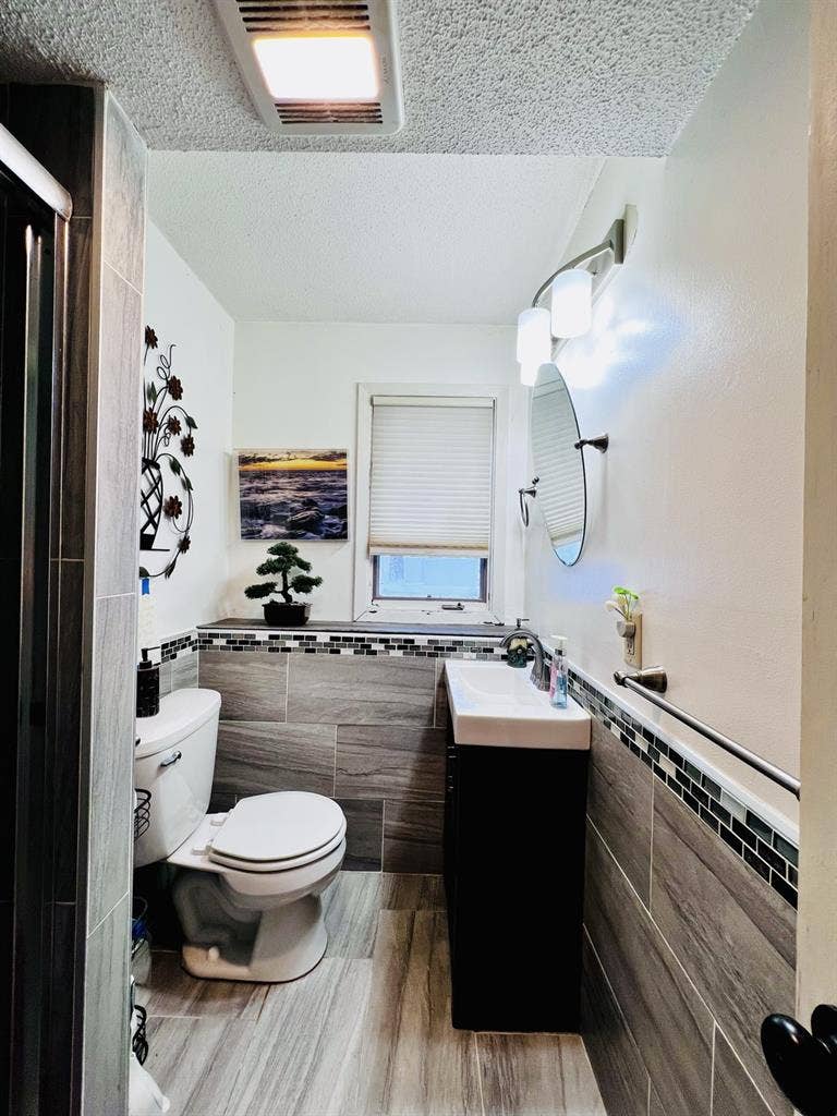 Private Bedroom in Maple Grove