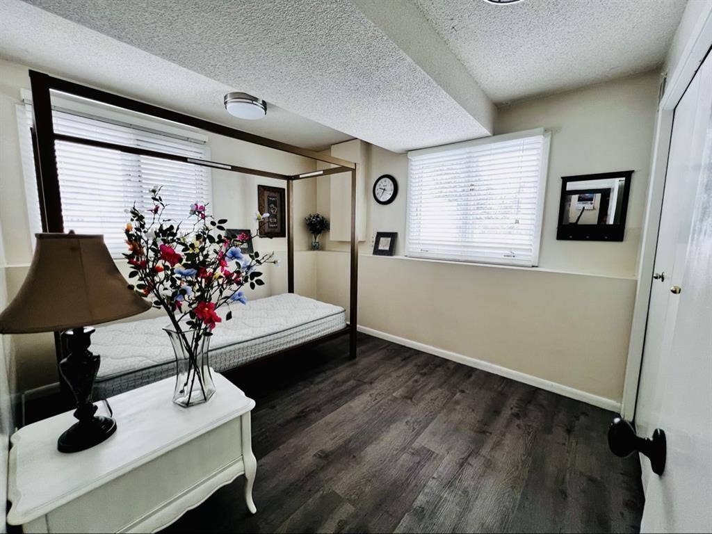 Private Bedroom in Maple Grove