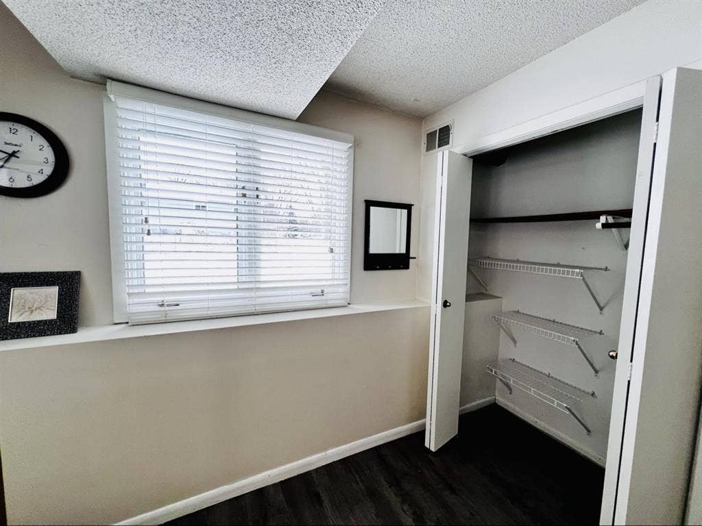Private Bedroom in Maple Grove