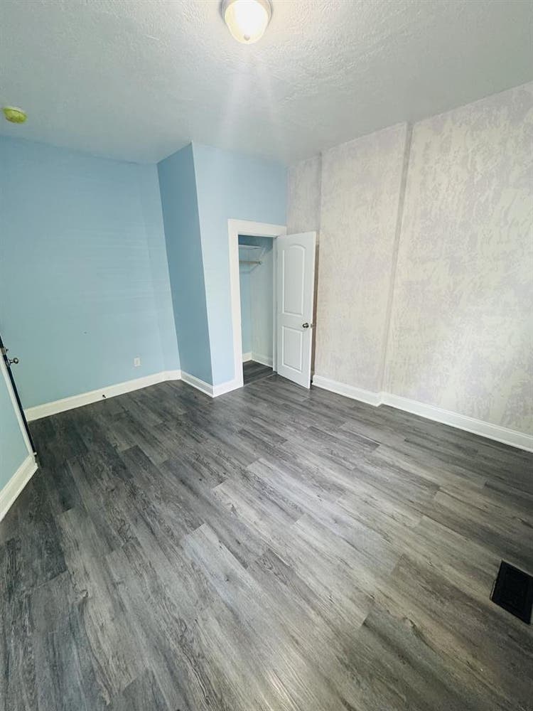 Room For Rent