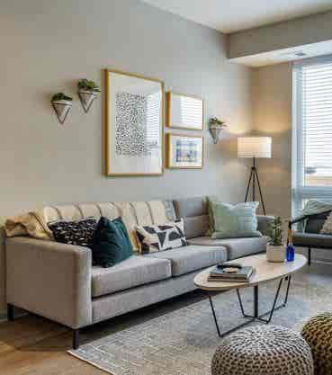UNCOMMON Dinkytown Lease Takeover