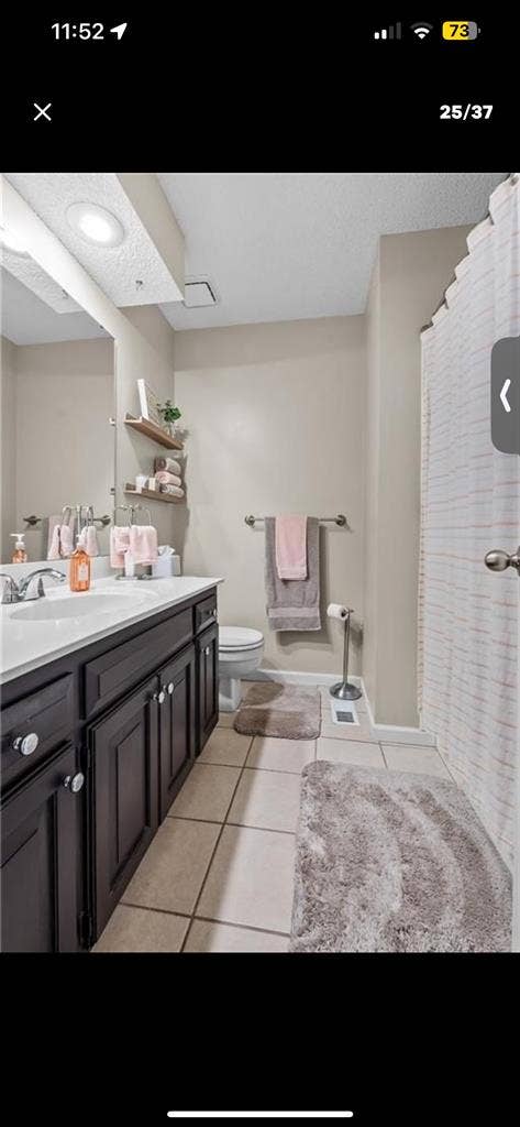 LOOKING FOR A FEMALE ROOMATE