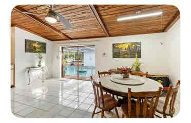Room offered fully furnished