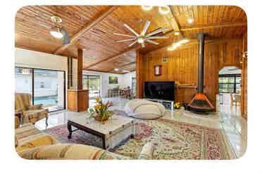 Room offered fully furnished