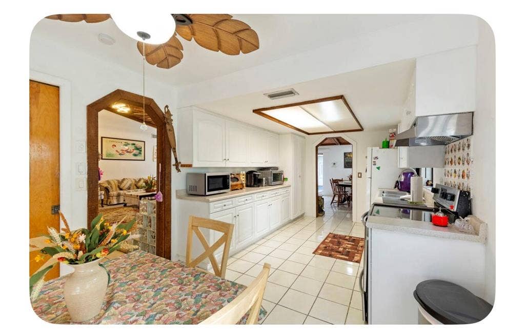 Room offered fully furnished