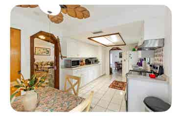 Room offered fully furnished
