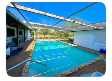 Room offered fully furnished