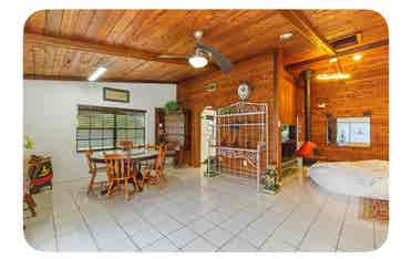 Room offered fully furnished