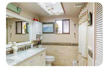 Room offered fully furnished