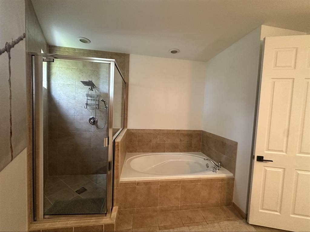 Las Olas Furnished Primary suite