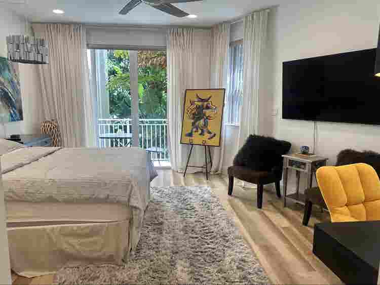FLL 
Las Olas Furnished Master suite