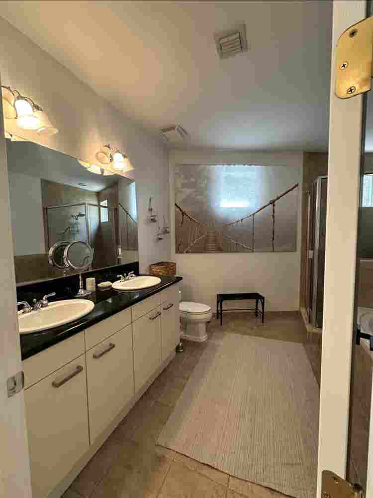 FLL 
Las Olas Furnished Master suite