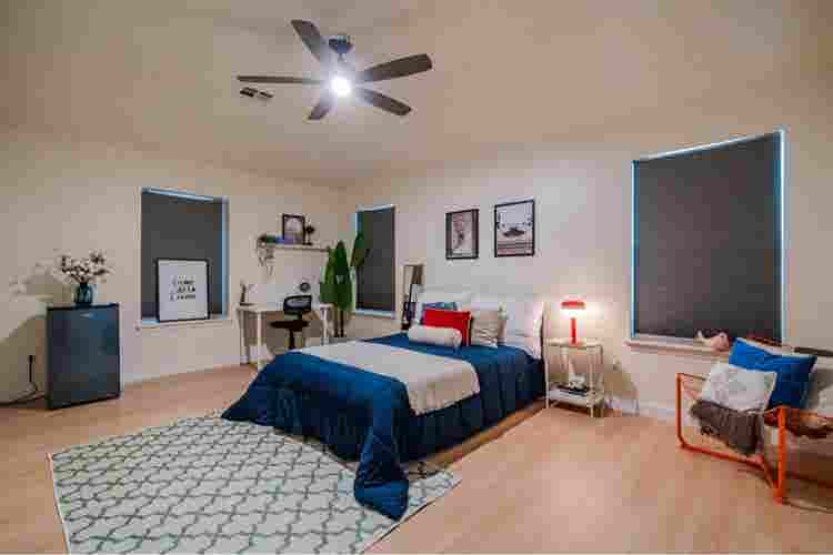 Spacious room in Round Rock