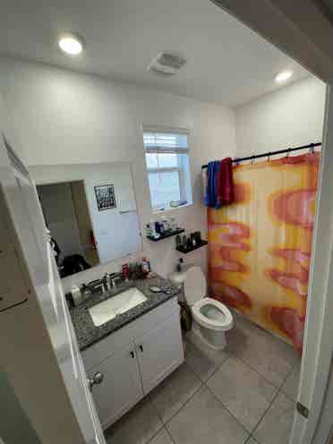 Looking for a roommate◡̈