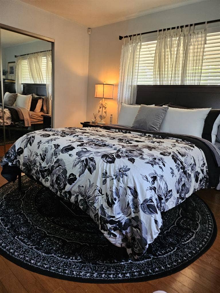 Beautiful furnished room available