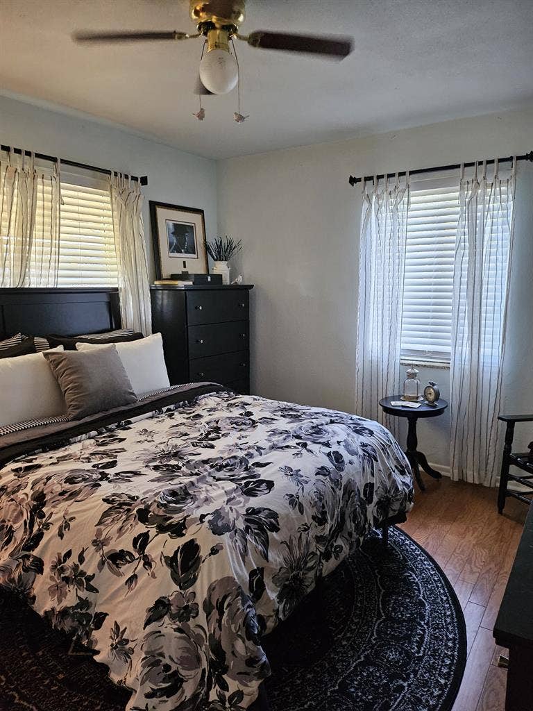Beautiful furnished room available