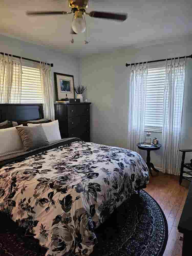 Beautiful furnished room available