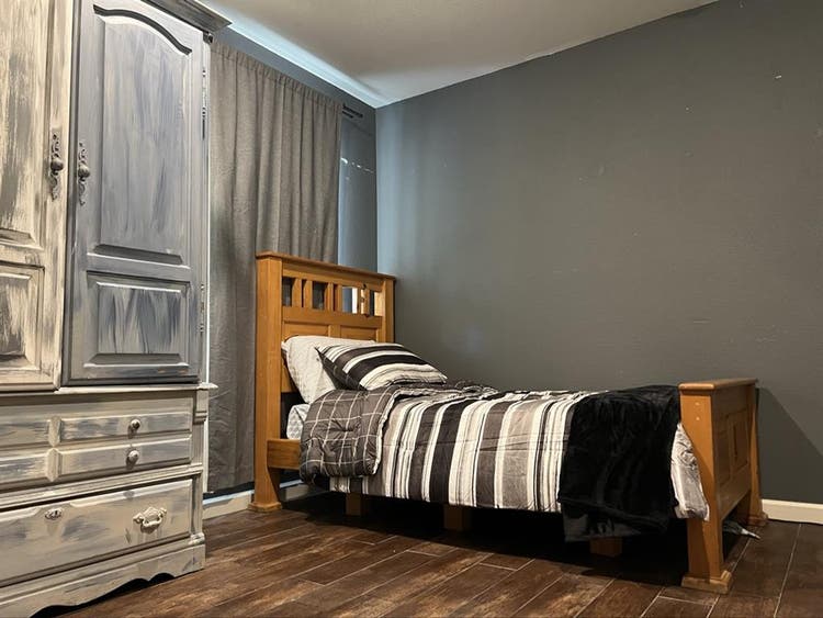Room in home bills/wifi/laundry inc