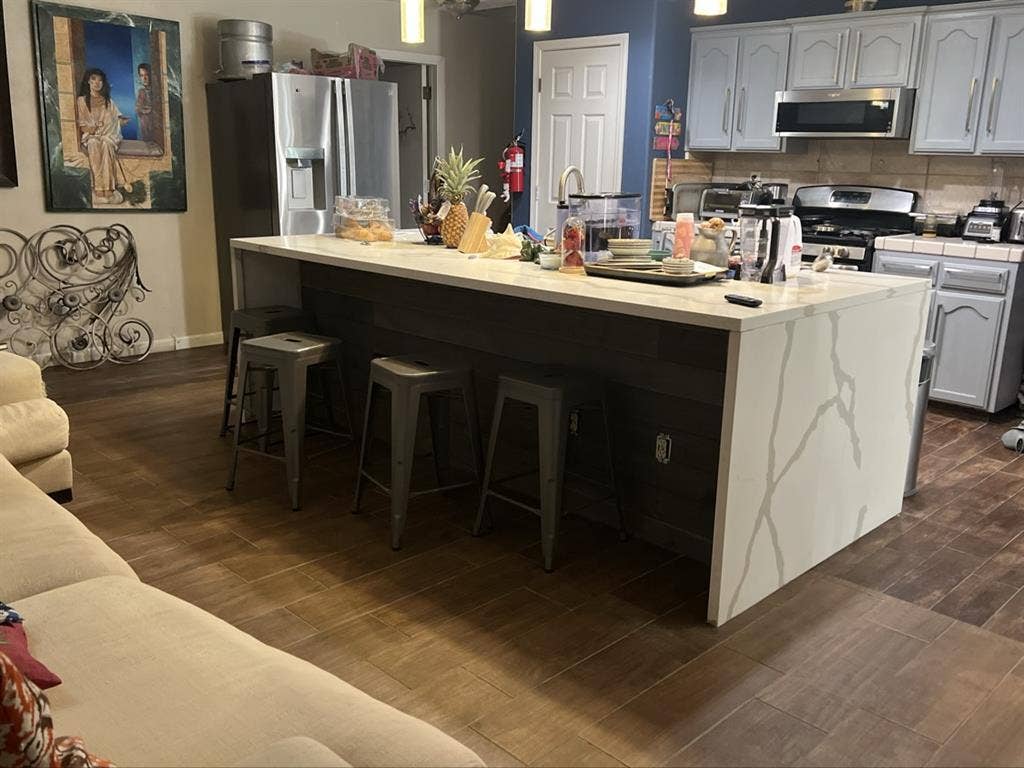 Room in home bills/wifi/laundry inc