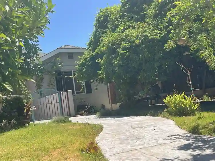 Room in home bills/wifi/laundry inc