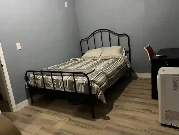 Room in home bills/wifi/laundry inc