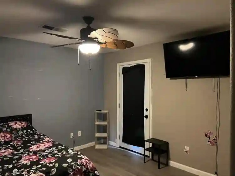 Room in home bills/wifi/laundry inc