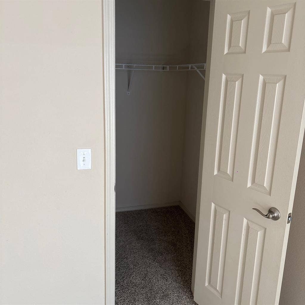 Colonies at Hillside roomate need