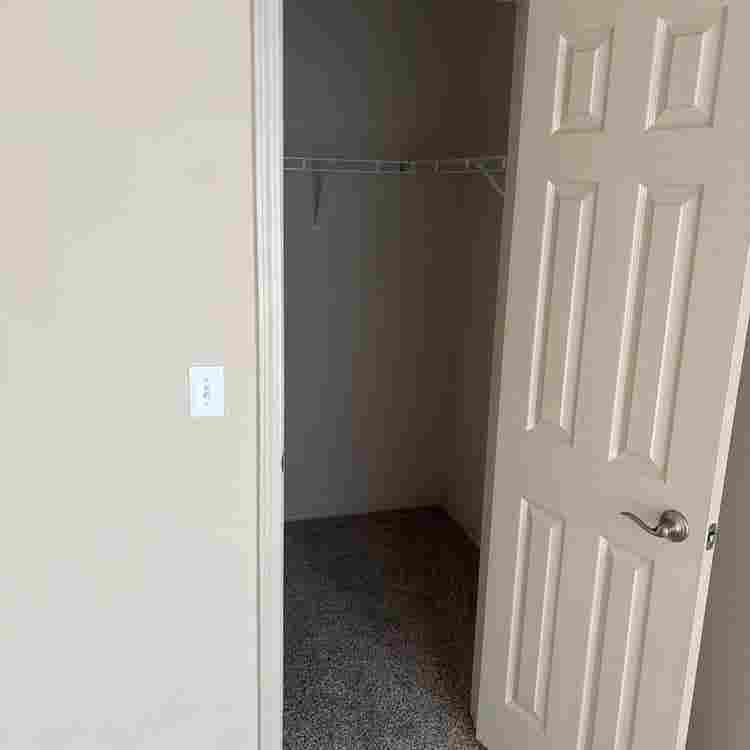 Colonies at Hillside roomate need
