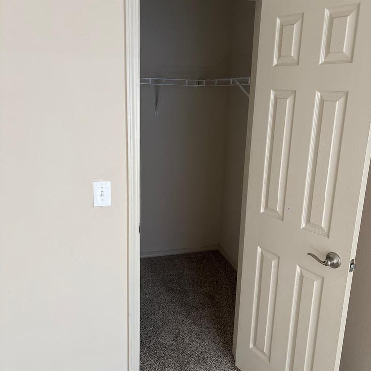 Colonies at Hillside roomate need