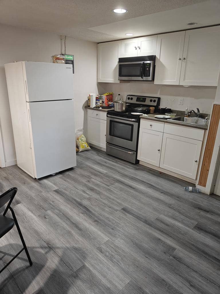 I have 2 bedrooms availabe for rent