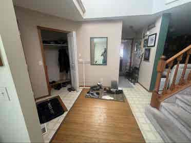 2 Rooms in detached home available