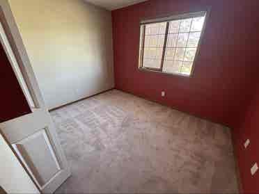 2 Rooms in detached home available