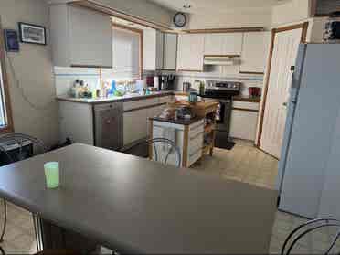 2 Rooms in detached home available