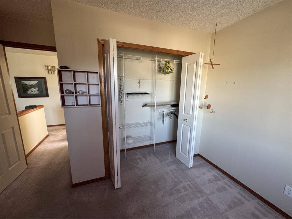 2 Rooms in detached home available