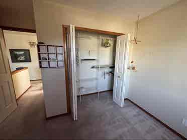 2 Rooms in detached home available
