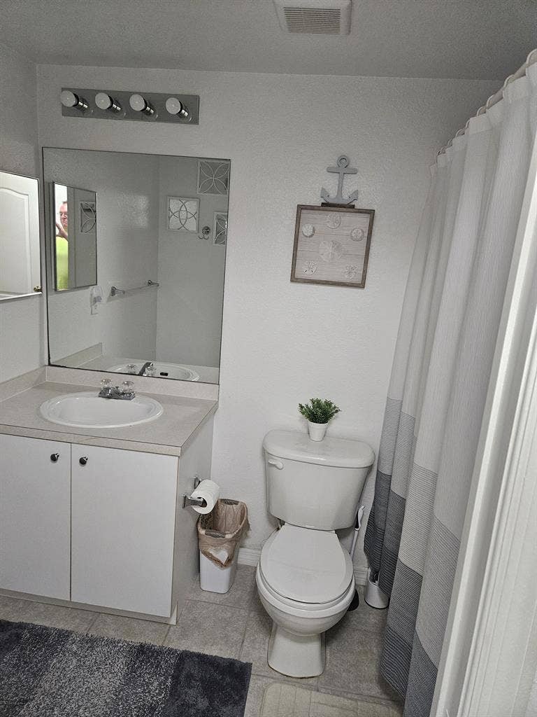 Roommate wanted in Ft Myers