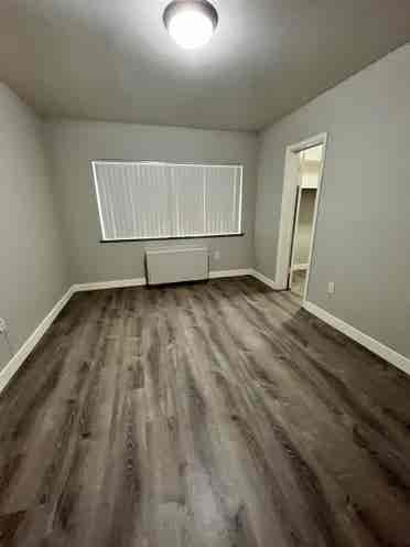 room in b available now!!