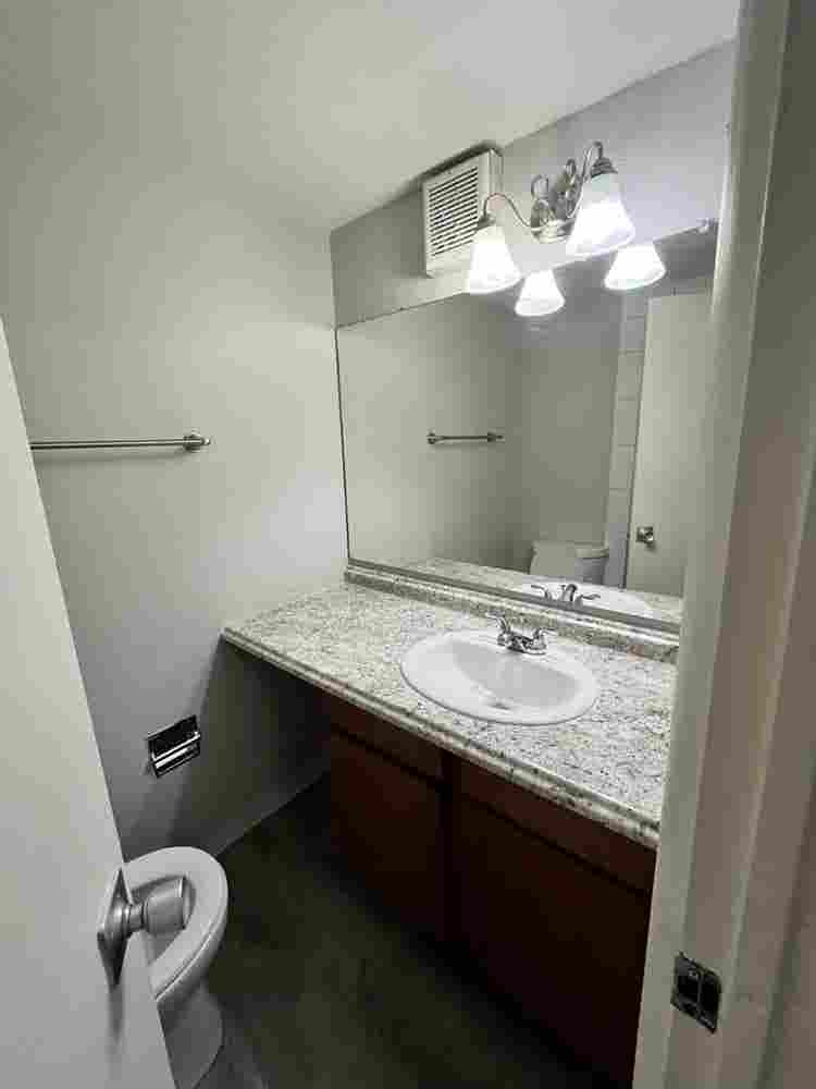 room in b available now!!