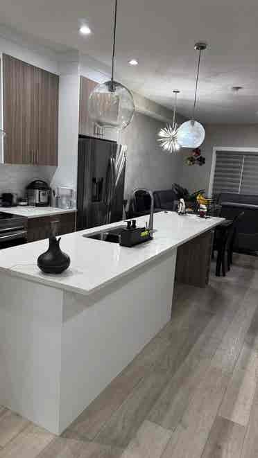 1 master bedroom to rent